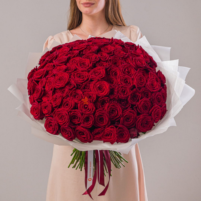 101 роза Ред Наоми