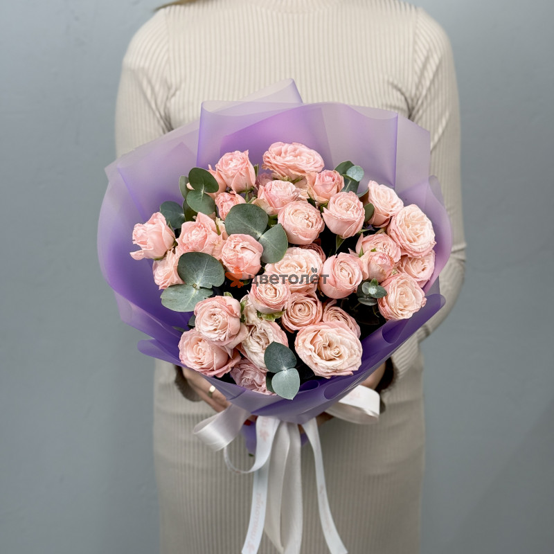 Букет из 7 кустовых пионовидных роз